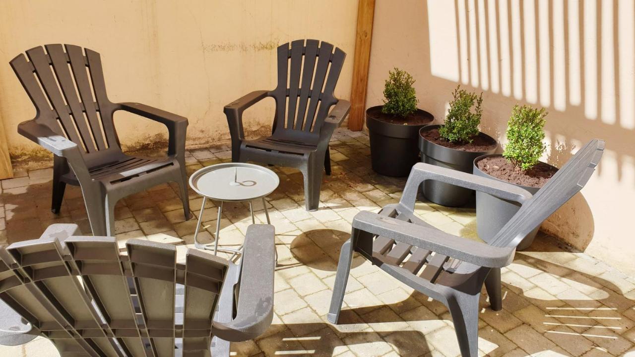 Le Patio Belle Maison En Plein Centre Ville, Avec Grande Terrasse Au Calme 巴斯托涅 外观 照片