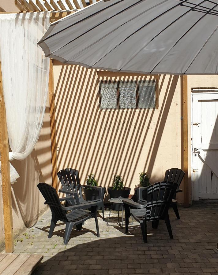 Le Patio Belle Maison En Plein Centre Ville, Avec Grande Terrasse Au Calme 巴斯托涅 外观 照片